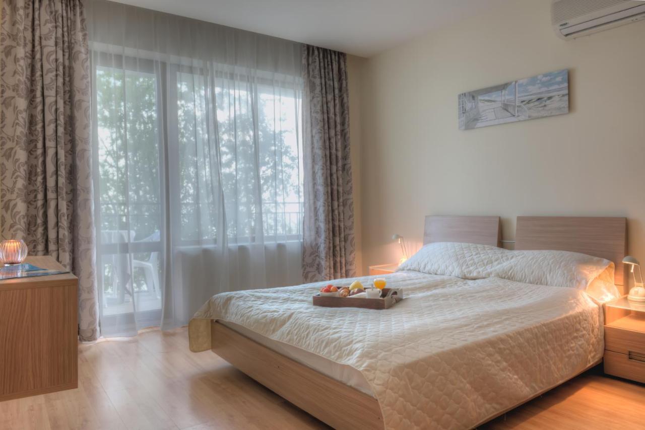 Messambria Beach Apartments Светий Влас Екстер'єр фото